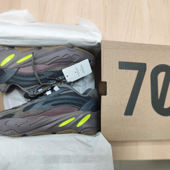 Кроссовки Adidas yeezy boost 700