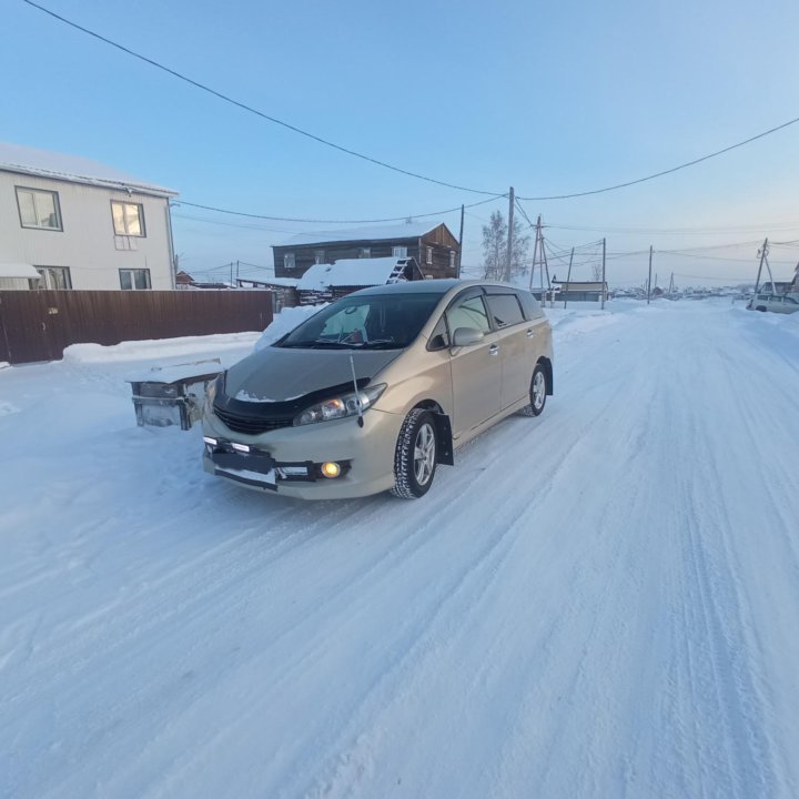 Toyota Wish, 2013