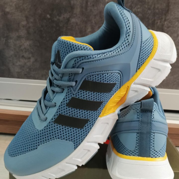 Кроссовки Adidas новые