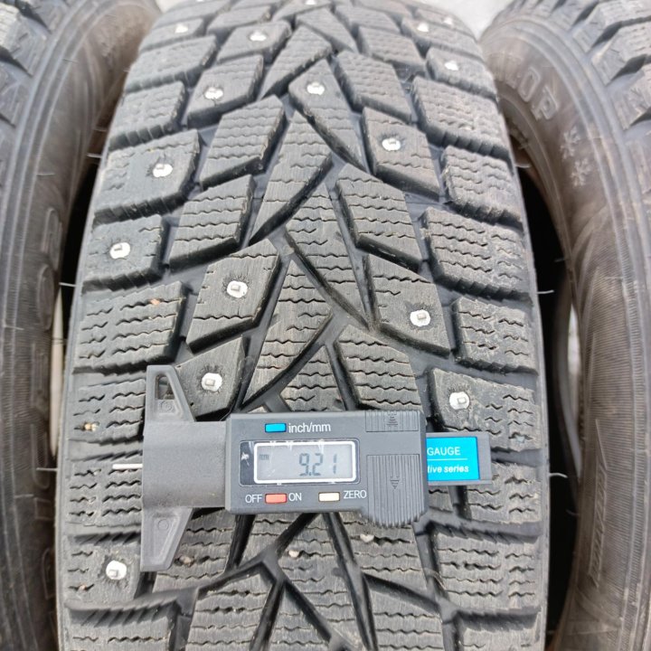 175/65 R14 Dunlop SP Winter Ice 02