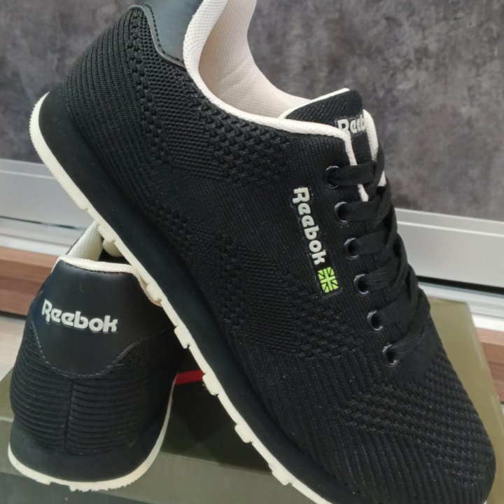 Кроссовки Reebok новые чёрные