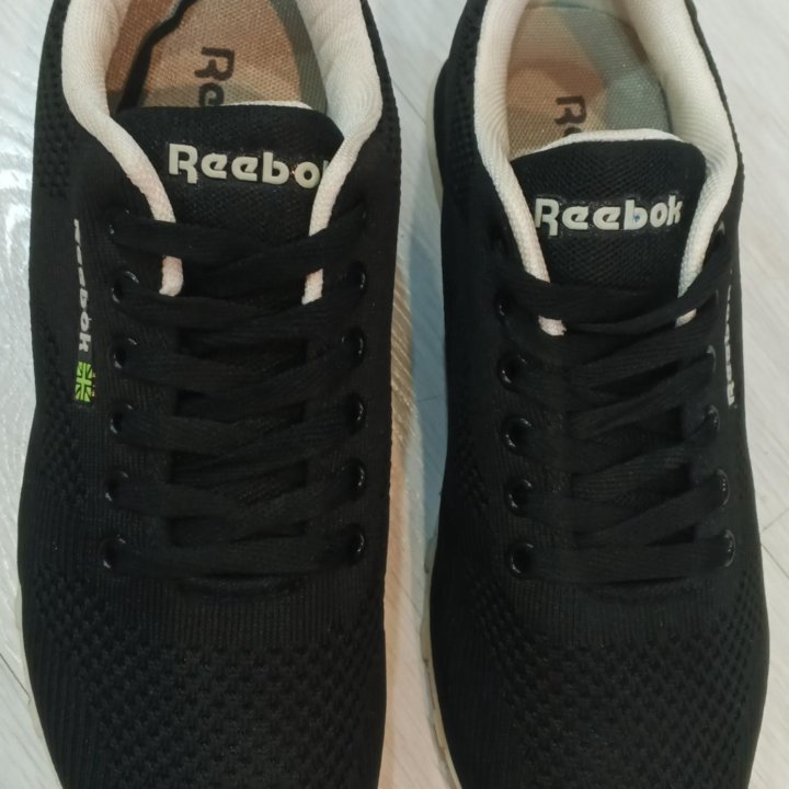 Кроссовки Reebok новые чёрные