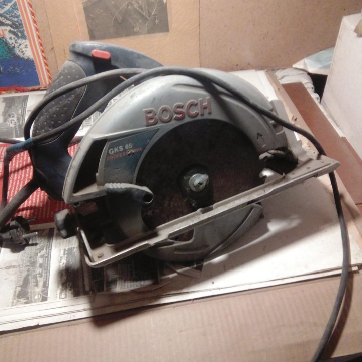 Циркулярная пила (дисковая) Bosch.