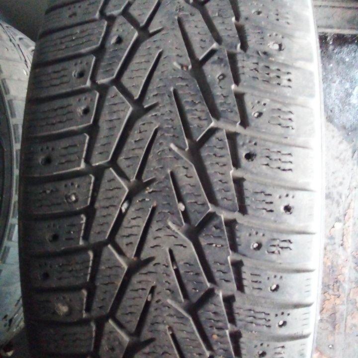 nokian 225/55.R16.