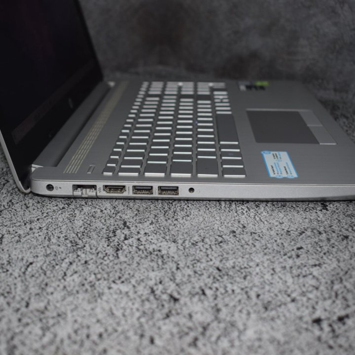 Ноутбук HP на Core i5-8250U/ MX 110/ IPS