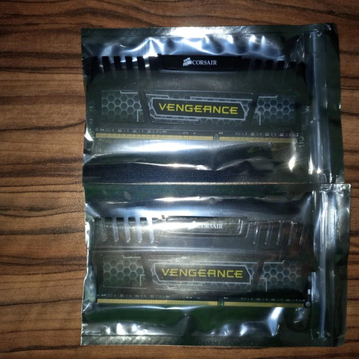 Новая DDR3 16Gb (8Gb+8Gb)