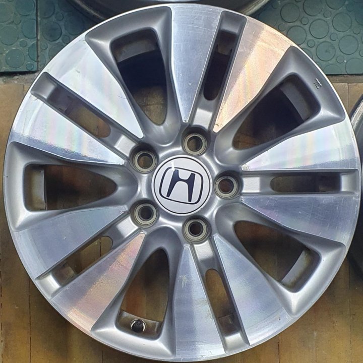 Литьё Honda R-16 (5x114.3). ET 50. 6jj. ЦО 64.1мм.