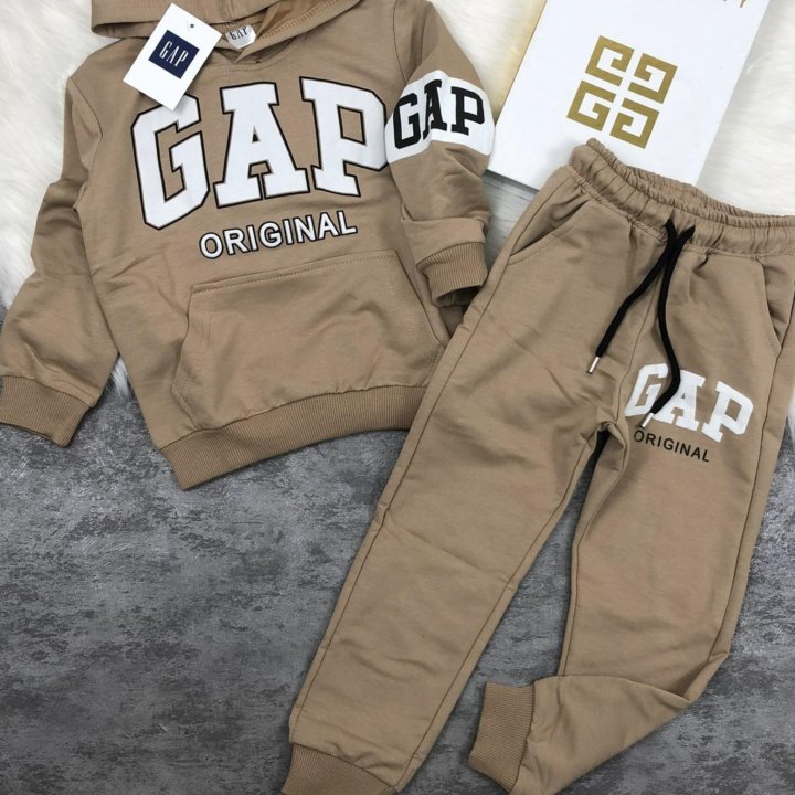 Новый костюм Gap на 4 и 6 лет