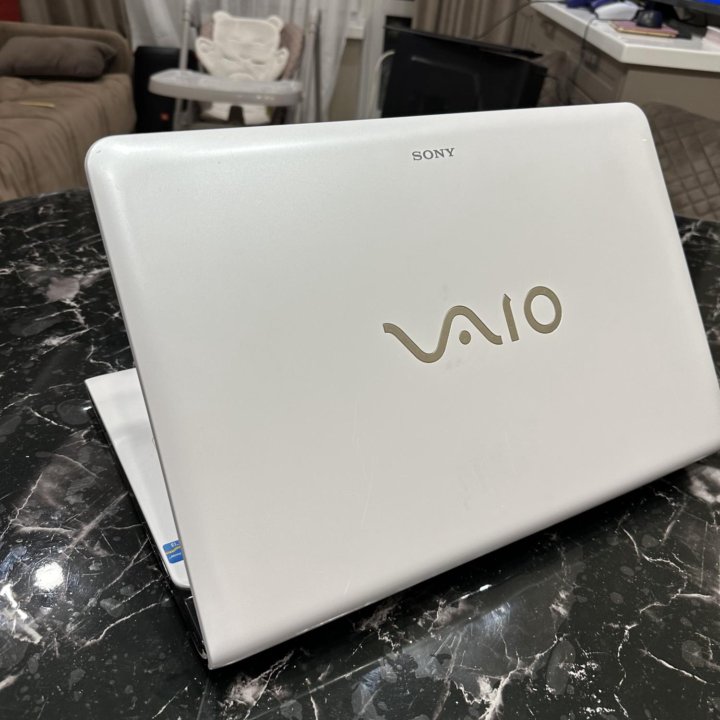 Большой мощный Sony Vaio SVE17 Core i3/12/1000/17