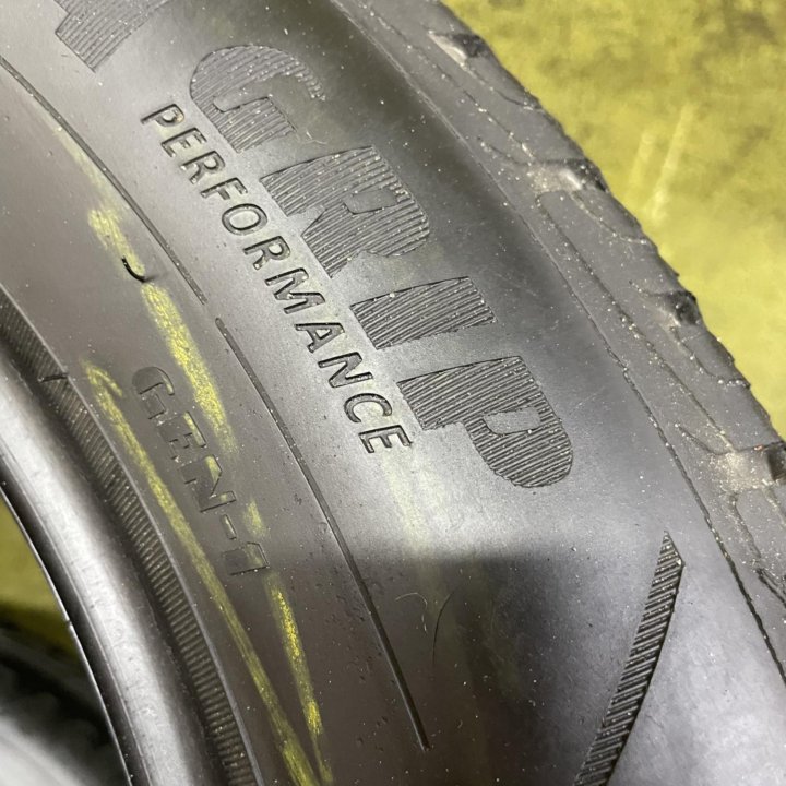 Goodyear Ultra Grip Performance GEN-1