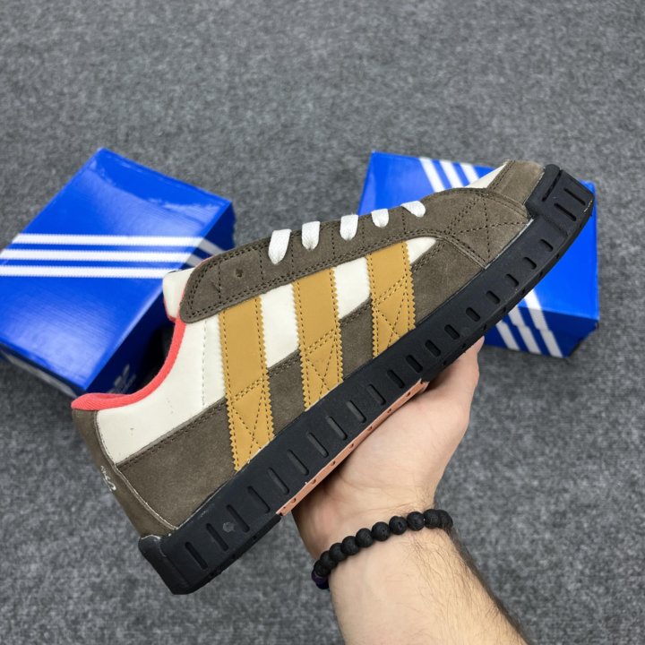 Кроссовки Adidas