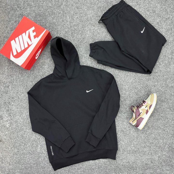 Спортивный костюм Nike