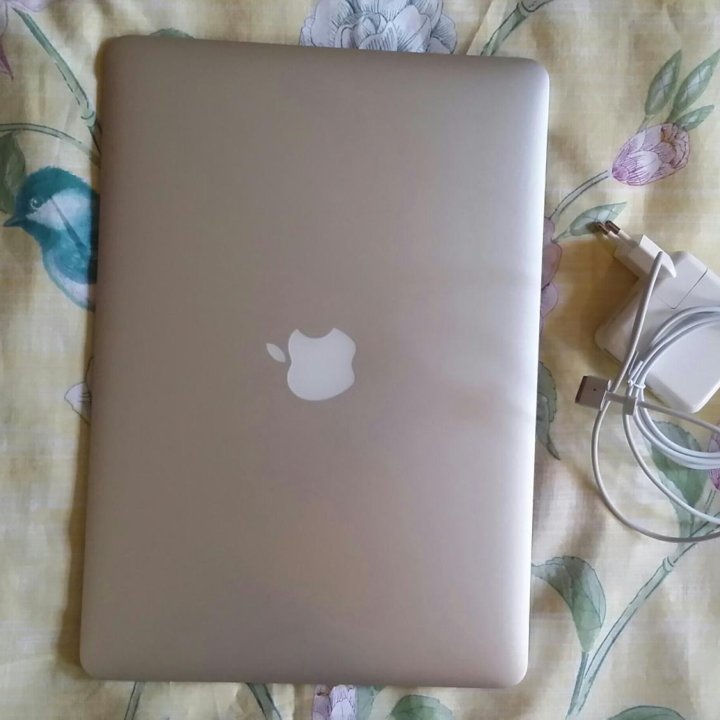 Macbook air 13 2017 г/8 gb/121 gb