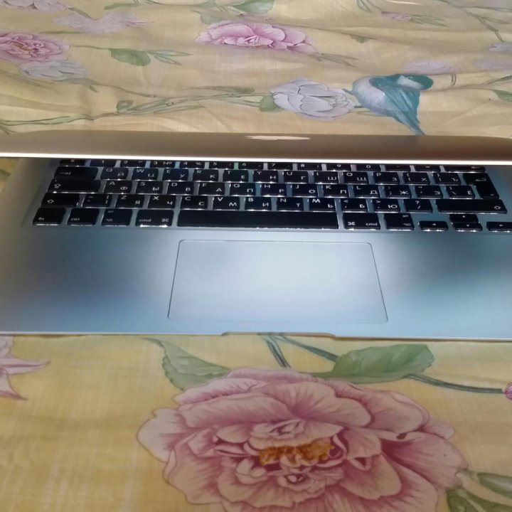 Macbook air 13 2017 г/8 gb/121 gb