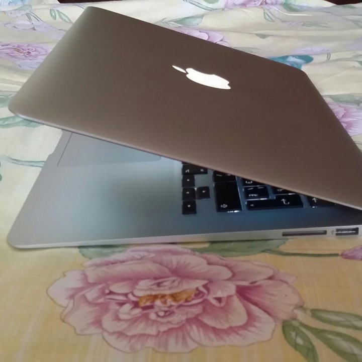 Macbook air 13 2017 г/8 gb/121 gb