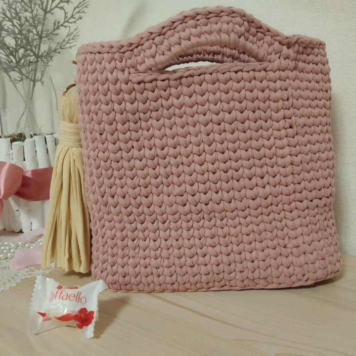 Элегантная плетёная женская сумка