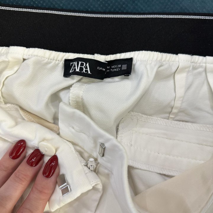 Белые брюки Zara