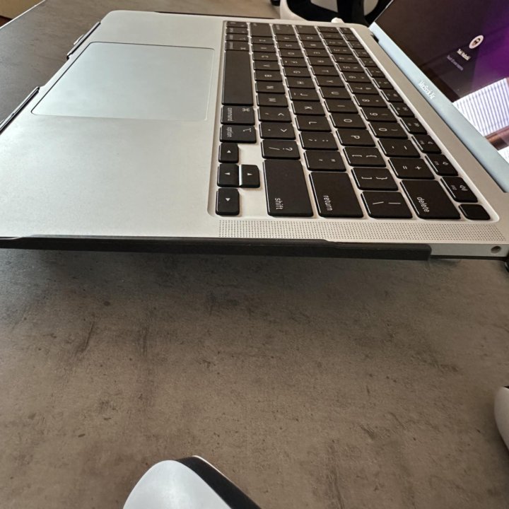 Продаю MacBook Air 13 2020 M1, 8gb RAM, 256 gb SSD