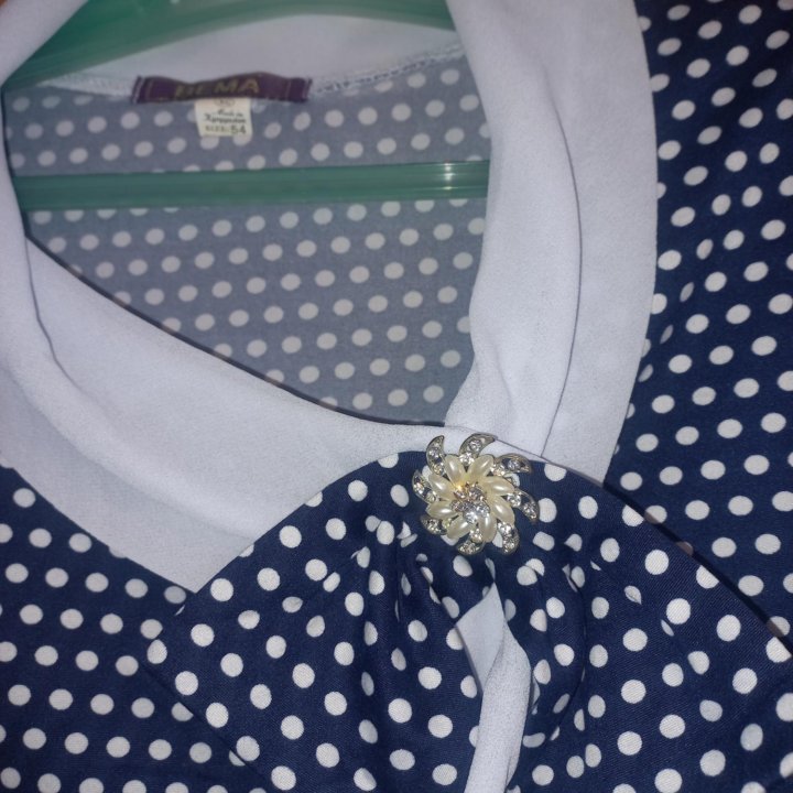 Блузка с брошью, 58 размера