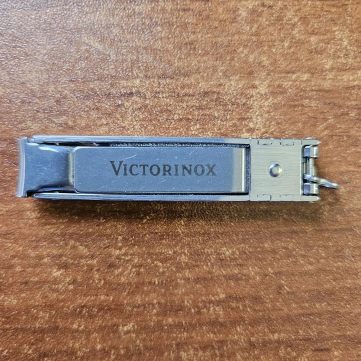 Книпсер с пилкой для ногтей Victorinox