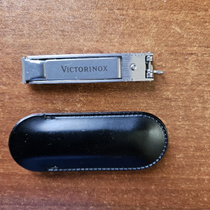 Книпсер с пилкой для ногтей Victorinox