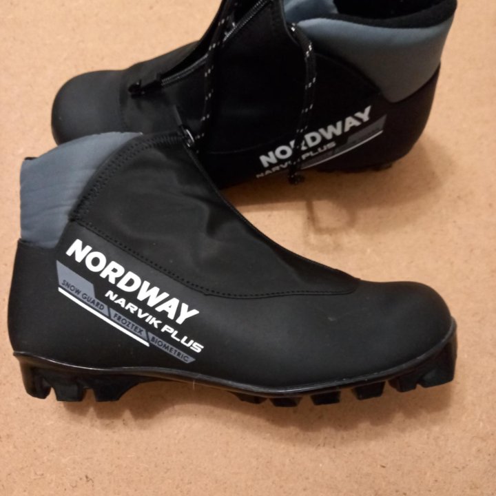 НОВЫЕ лыжные ботинки Nordway