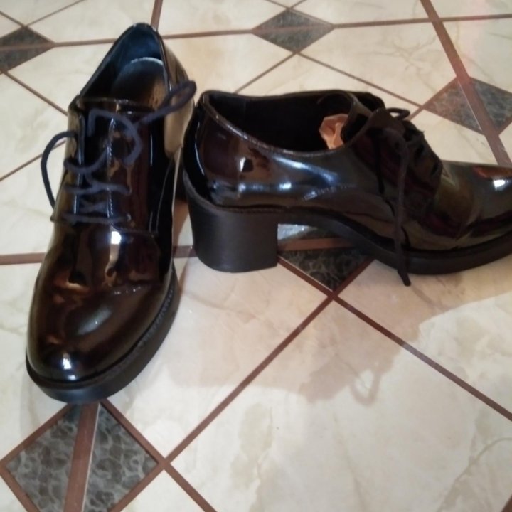 Ботинки лакированные