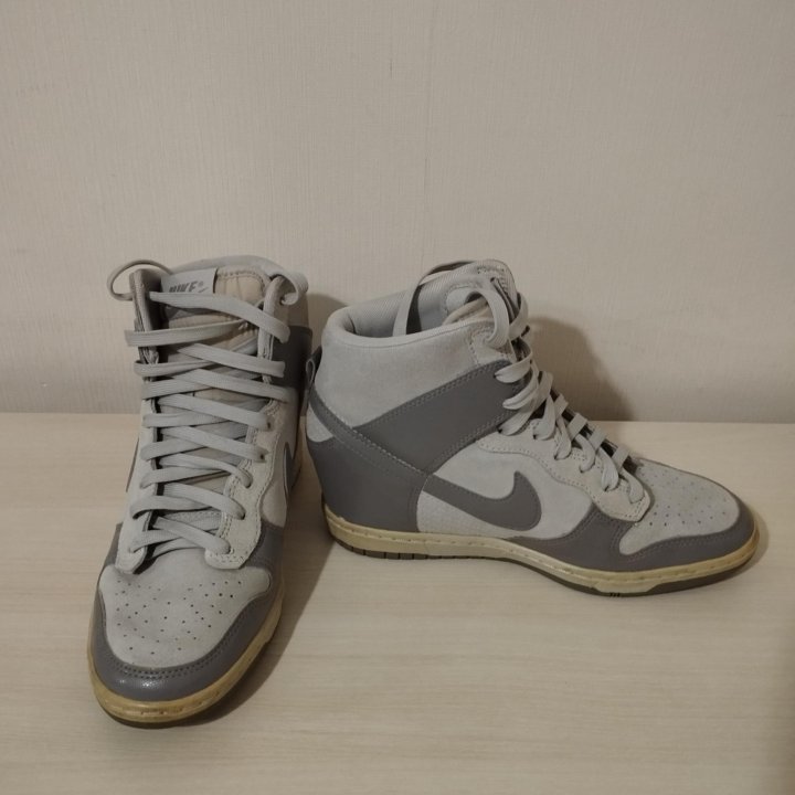 Сникеры Nike 37-37,5