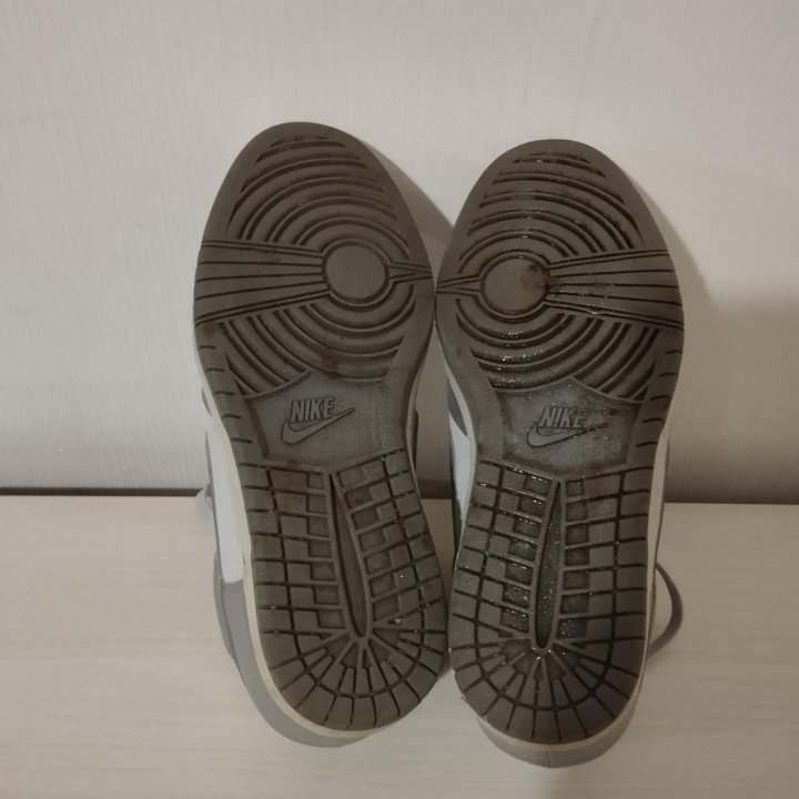 Сникеры Nike 37-37,5