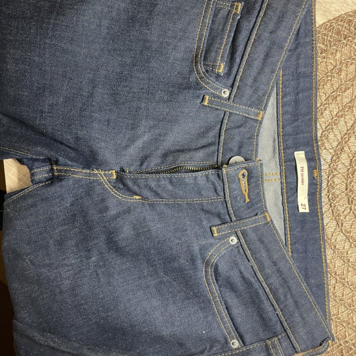 Джинсы женские Levis