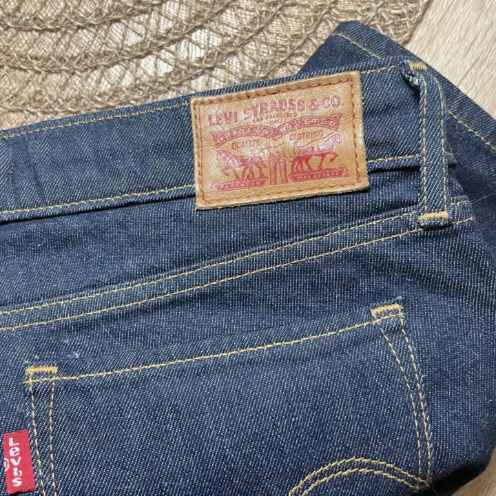 Джинсы женские Levis