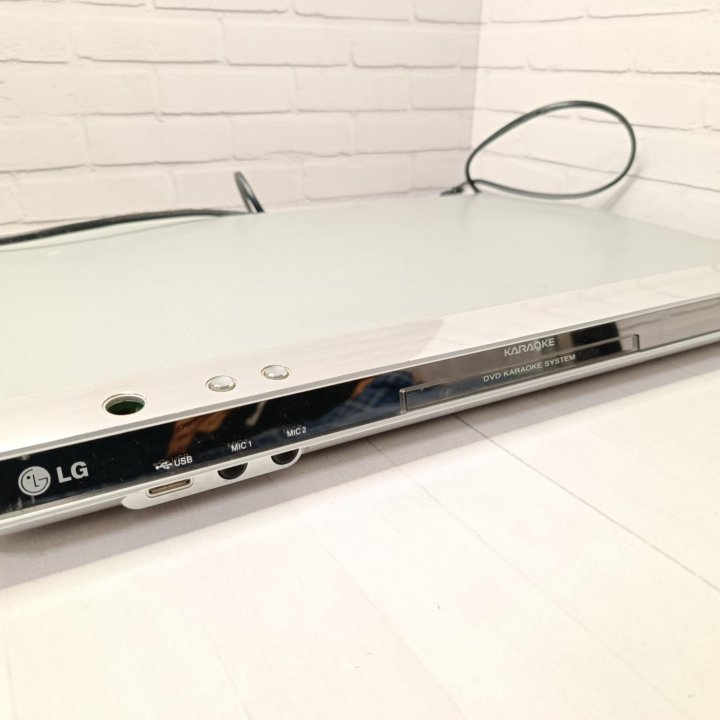 Dvd плеер с караоке LG DKS-7000