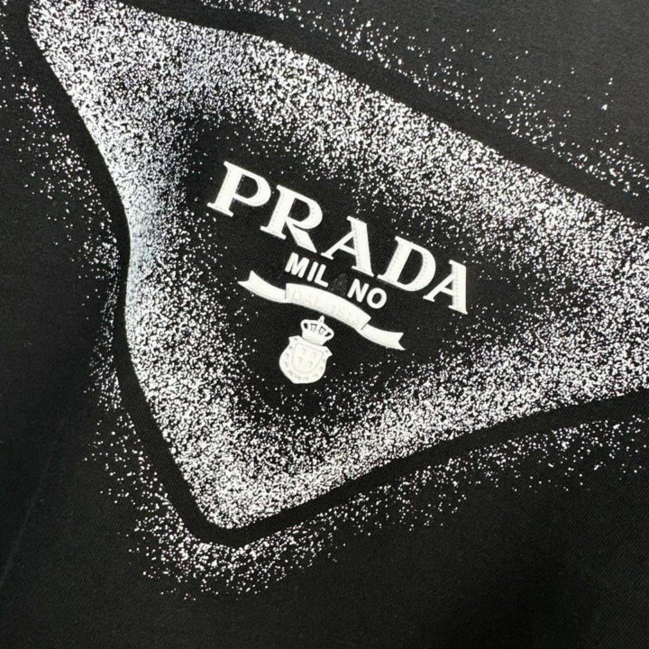 Футболка Prada