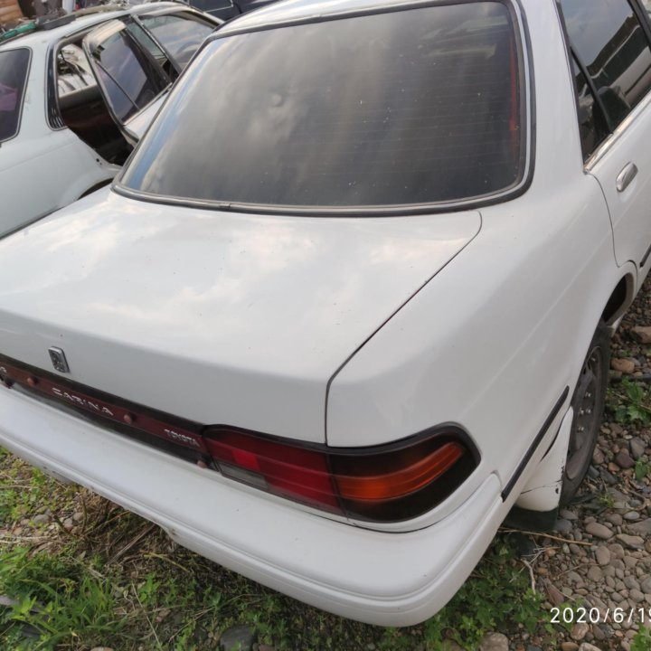 задняя часть кузова Toyota Carina AT170