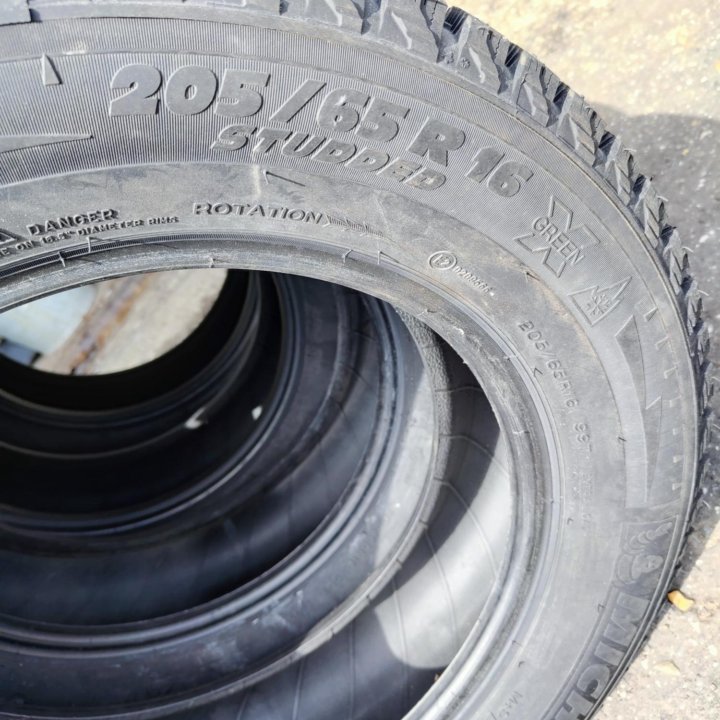 Michelin x-ice north 2 R16 205 65