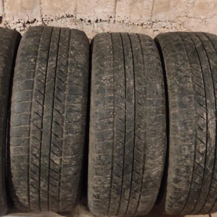 Goodyear Wrangler HP All Weather 235/60 R18 107V