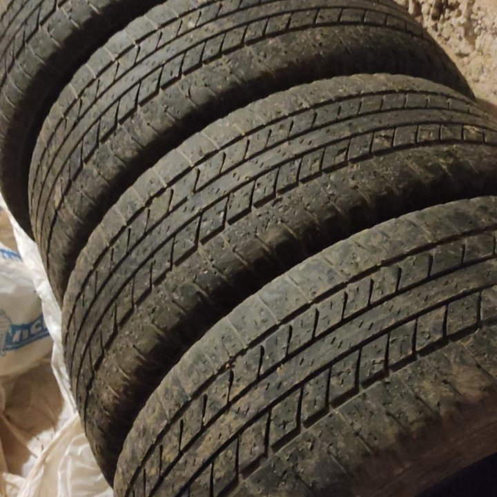 Goodyear Wrangler HP All Weather 235/60 R18 107V