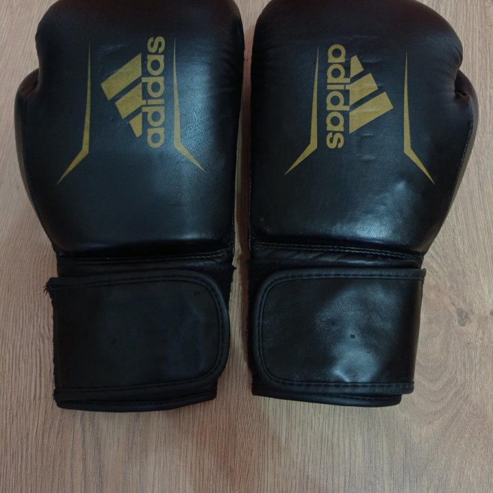 Боксерские перчатки adidas 12 oz