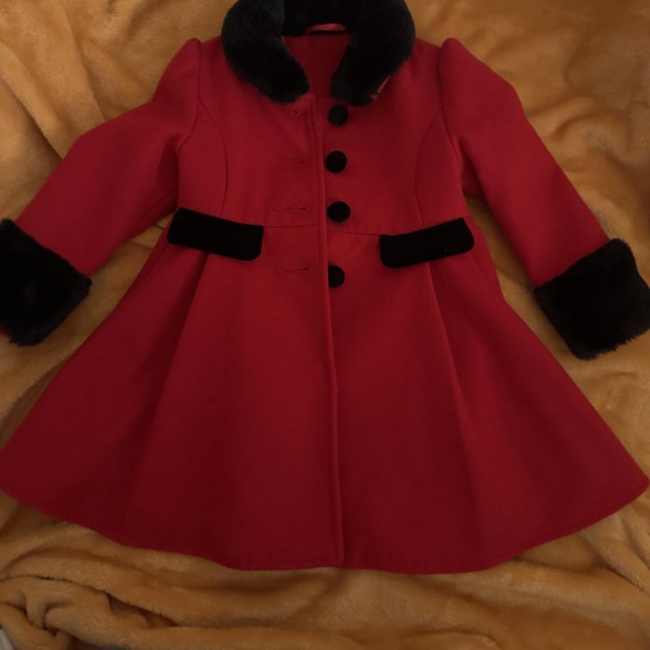 Пальто на девочку