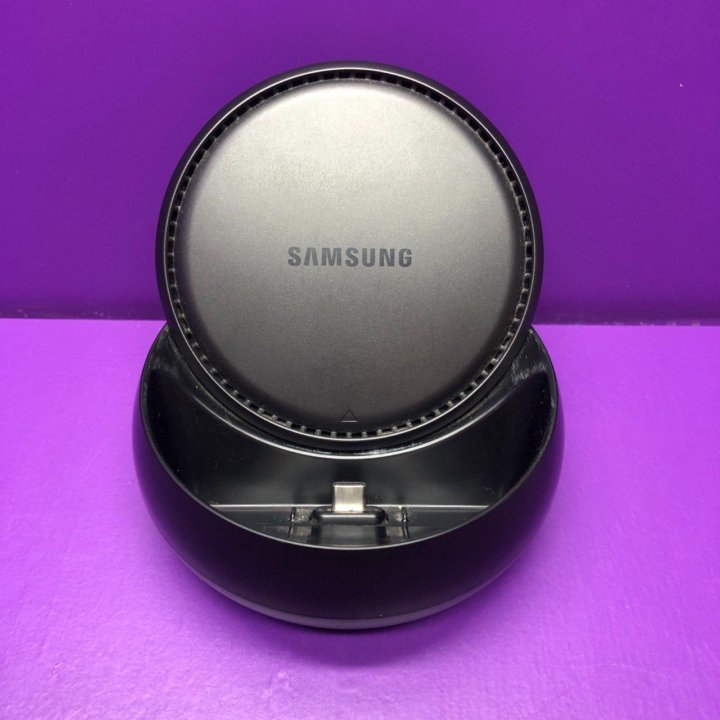 Мультимедиа док-станция Samsung DeX Station