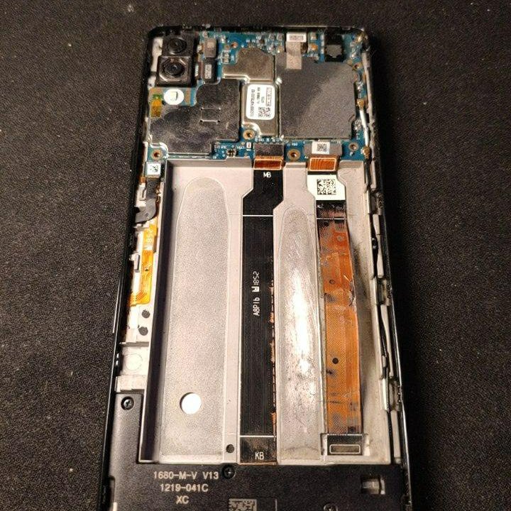 Sony Xperia L3 под восстановление/ на запчасти
