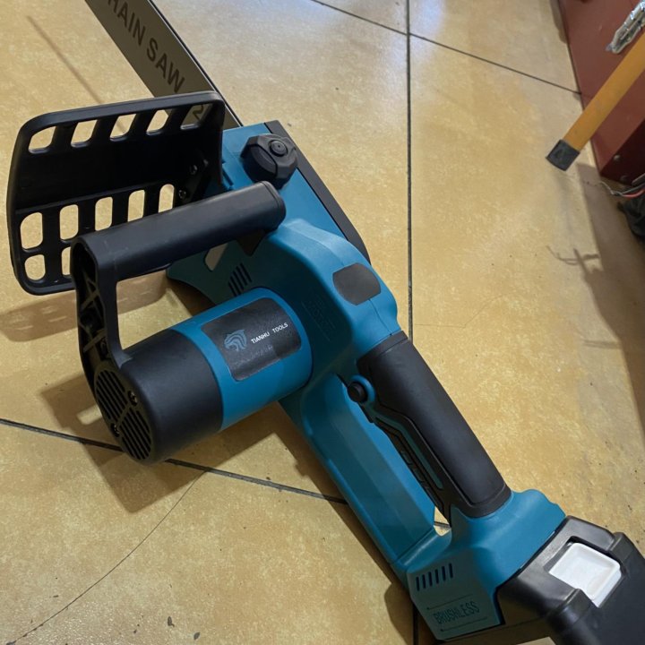 аккумуляторная пила Makita 12