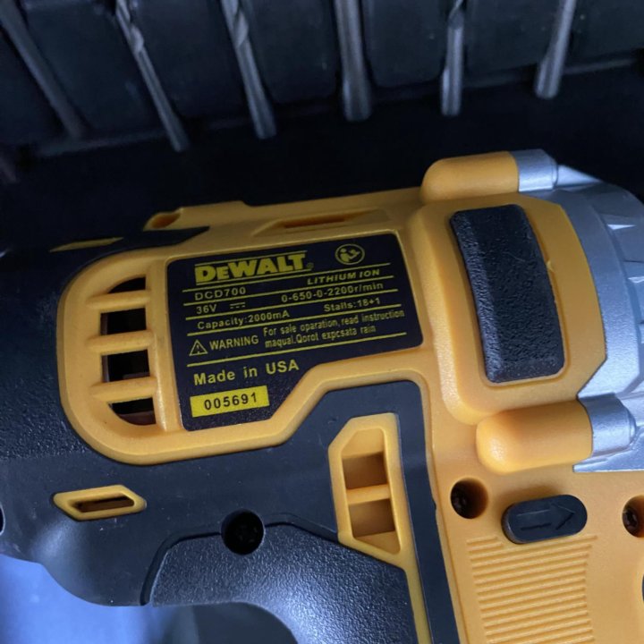 Шуруповерт Dewalt 36 v ударный с набором