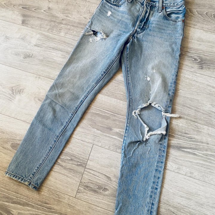 Джинсы levis