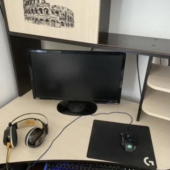 Компьютер +компьютерный стол+кресло