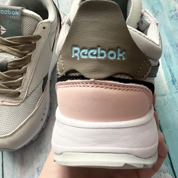 р.36-41 Женские кроссовки Reebok