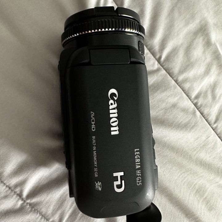 Видеокамера Canon Legria HF G25