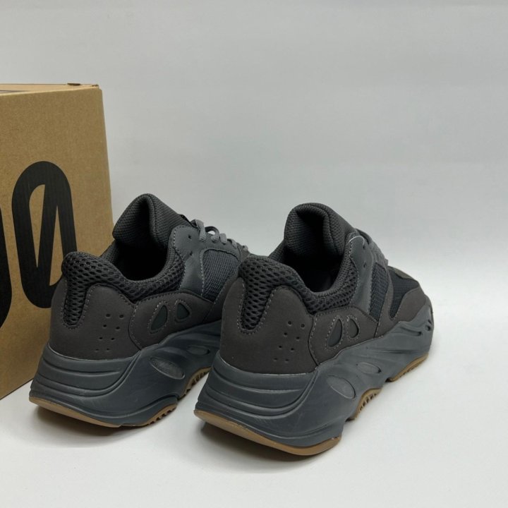 Кроссовки Adidas Yeezy Boost 700 V2 (41-45)