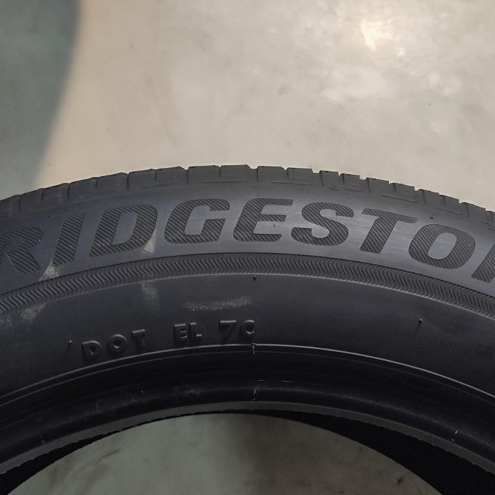 235/55/18 пара шин б/у Bridgestone 235 55 R18