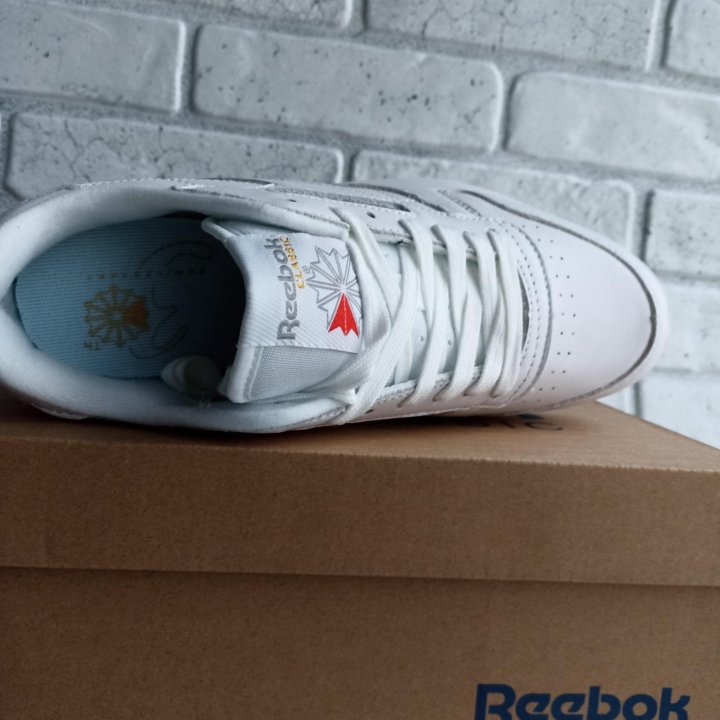 Кроссовки кожаные белые Reebok classic р2